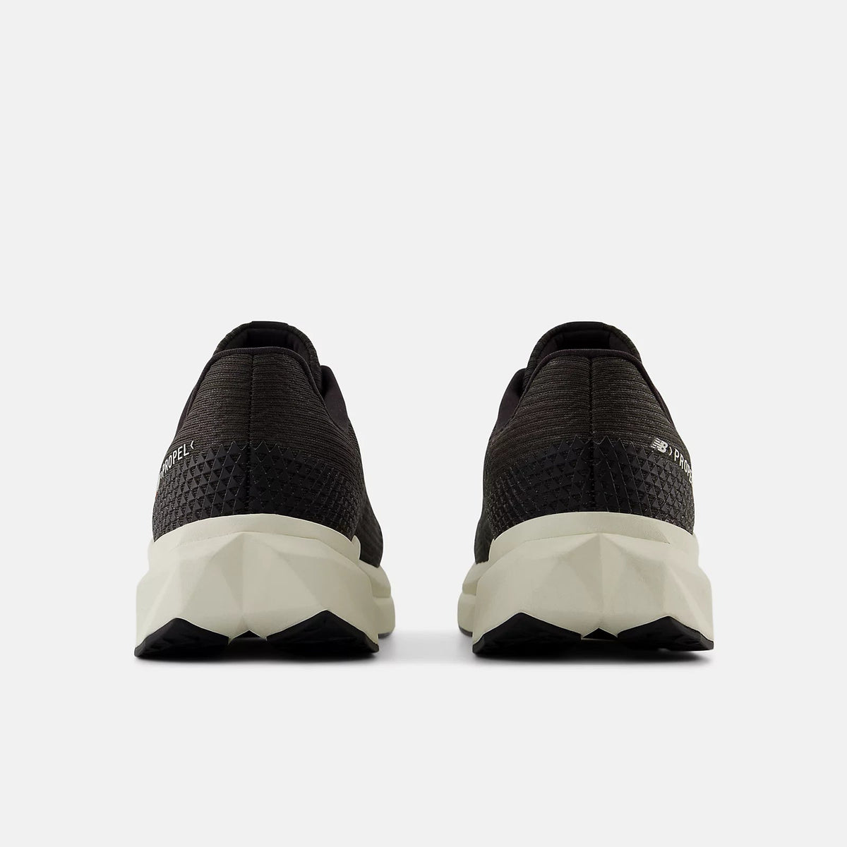 FuelCell Propel v5 (D) Men's :Black | Hot Mango